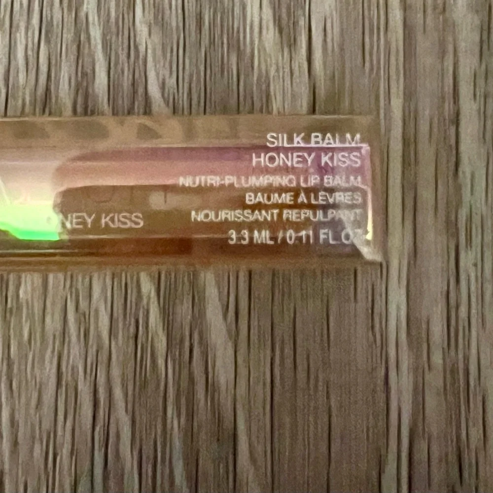 Huda Beauty Silk Balm Honey Kiss Plumping Lip Balm